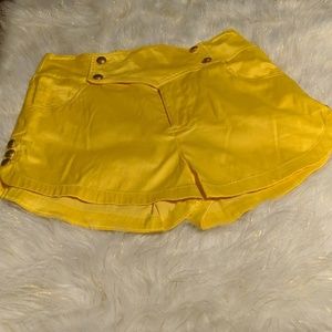 Ladies high-waisted shorts